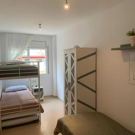70m2 2bedrooms 25m2terrace, 4pools, 3min Lägenhet